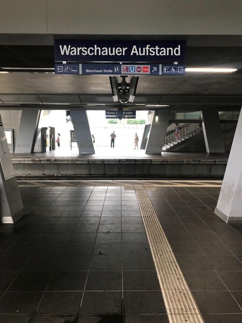 haltestelle_warschauer_aufstand