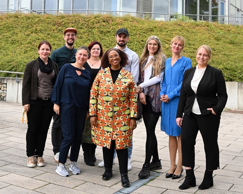 Mpine Makoe, Eva Cendon und das erweiterte Lehrgebietsteam